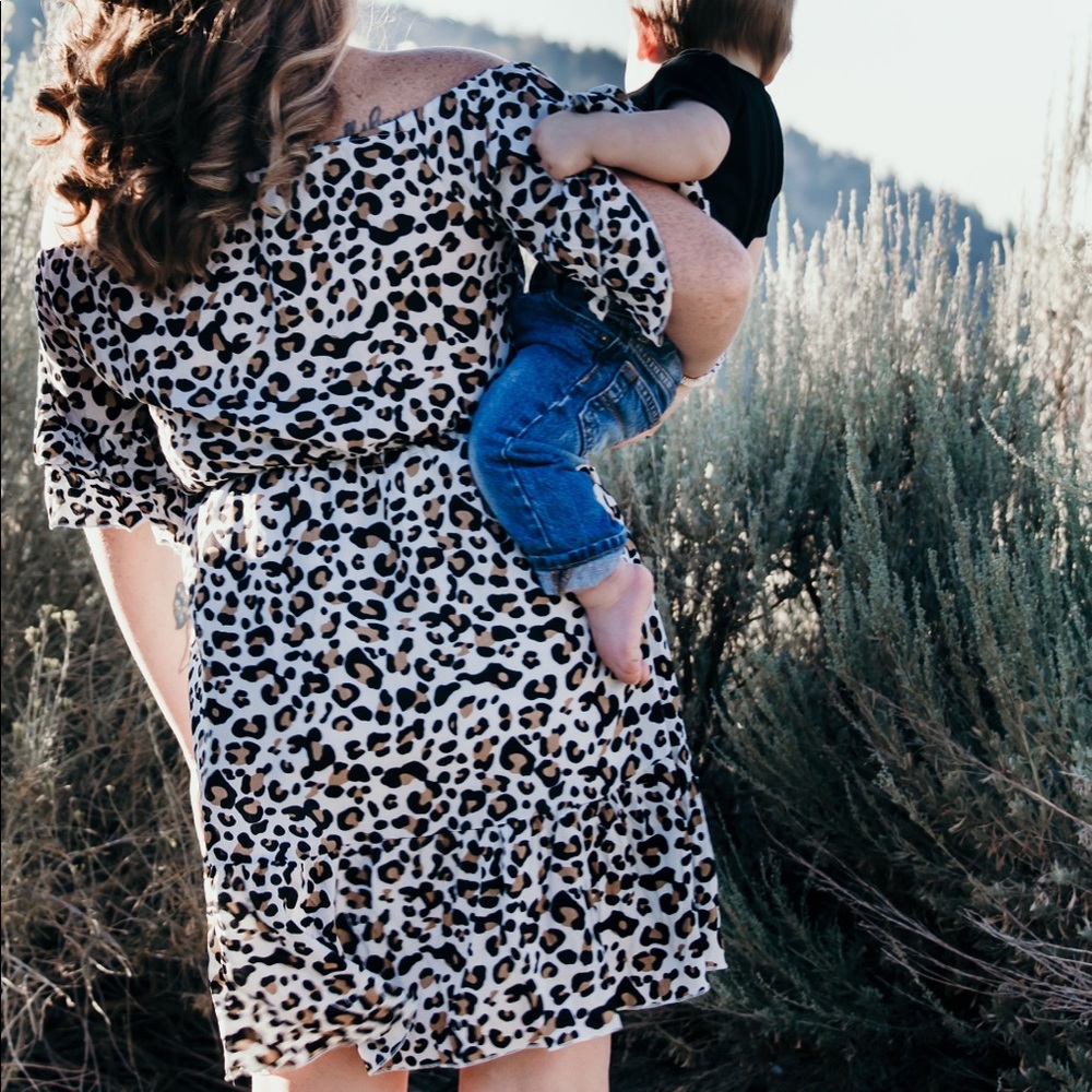 Leopard print off the shoulders dress
